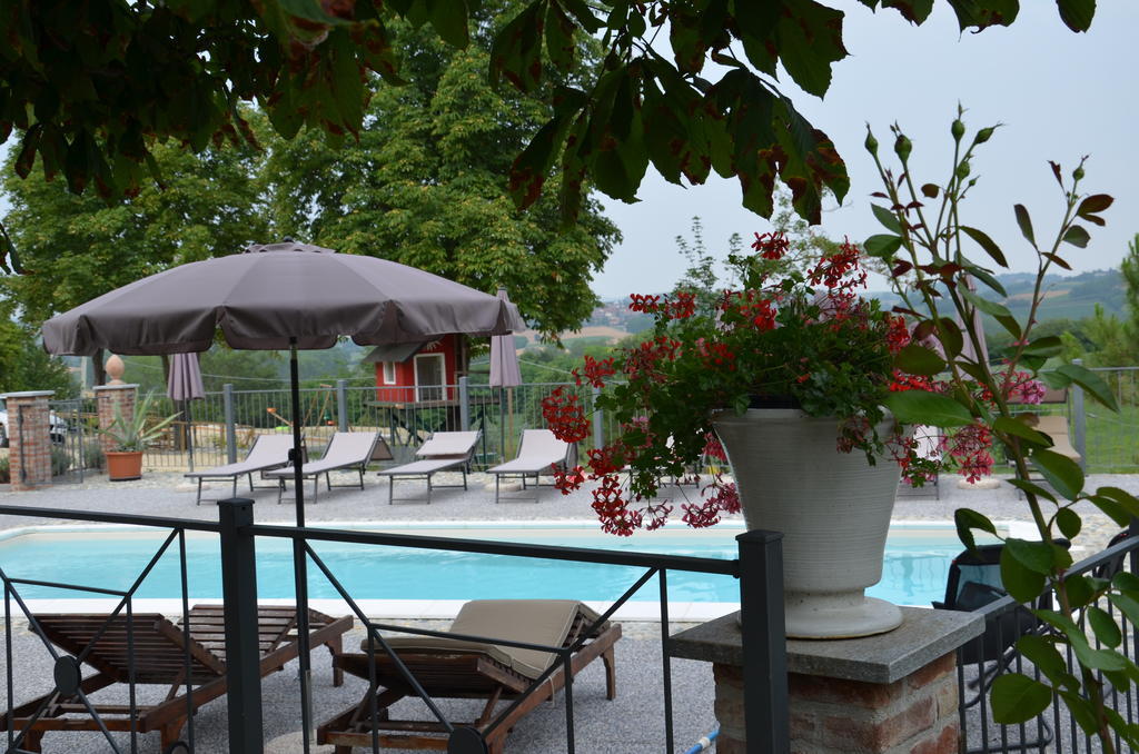 Hotel Cascina Castagneto à CastellʼAlfero Extérieur photo