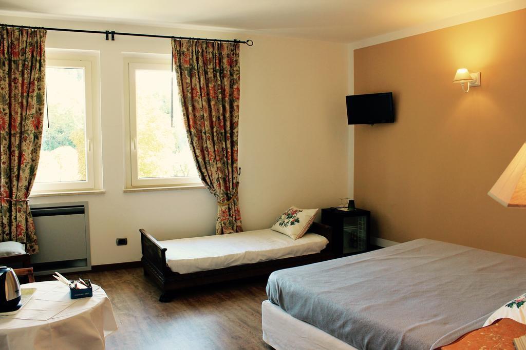 Hotel Cascina Castagneto à CastellʼAlfero Extérieur photo